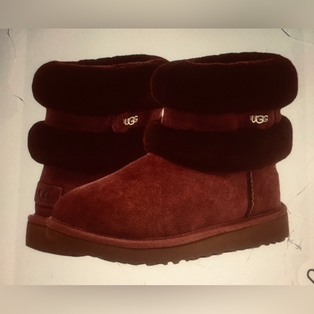 UGG Women's Short Black Double Banded Shearling Boots in Burgundy NWOT SIZE 6